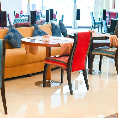 City Seasons Hotel & Suites Muskat Bagian luar foto