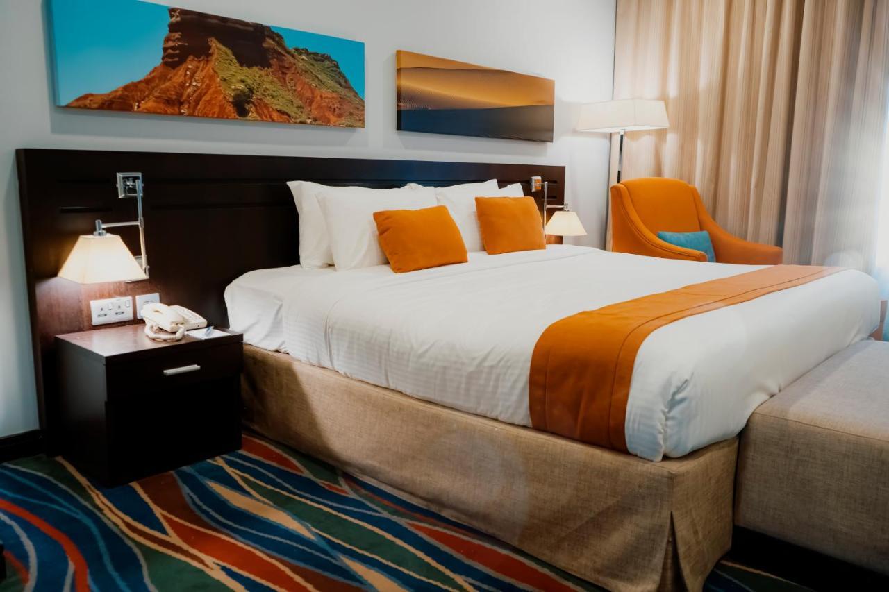 City Seasons Hotel & Suites Muskat Bagian luar foto
