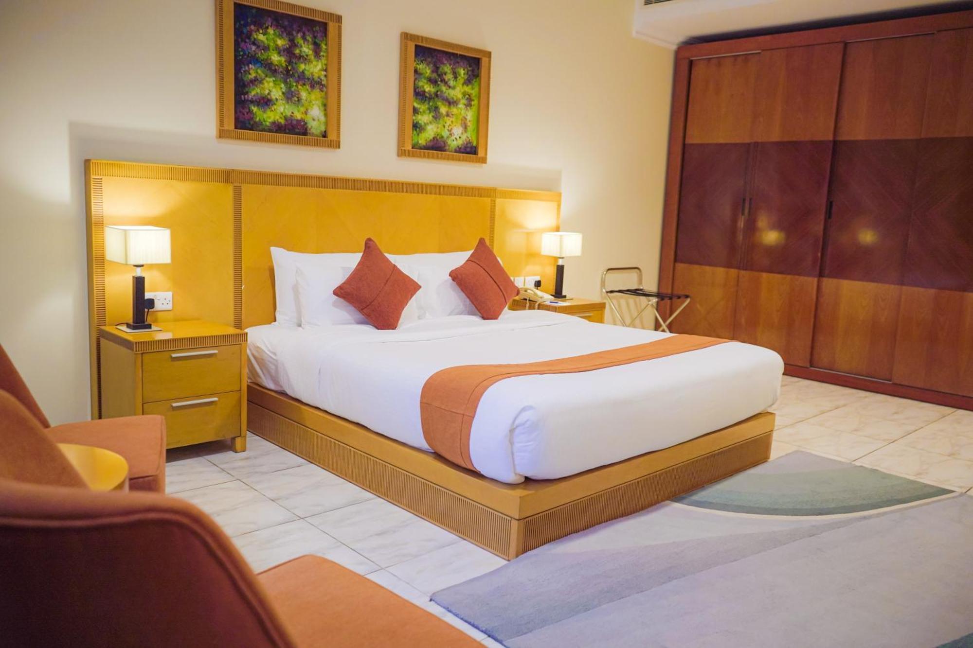 City Seasons Hotel & Suites Muskat Bagian luar foto