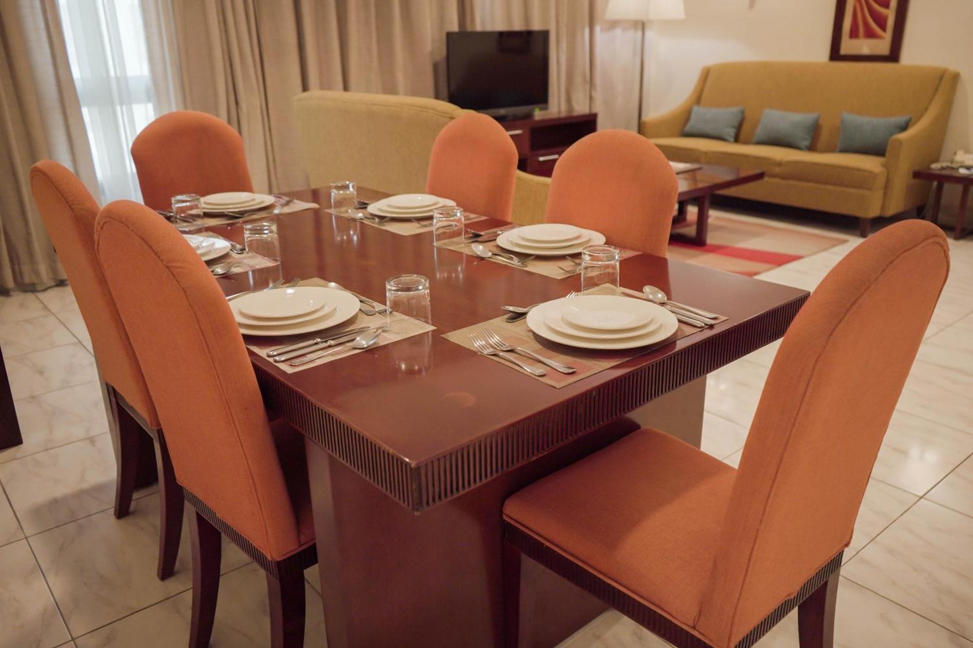City Seasons Hotel & Suites Muskat Bagian luar foto