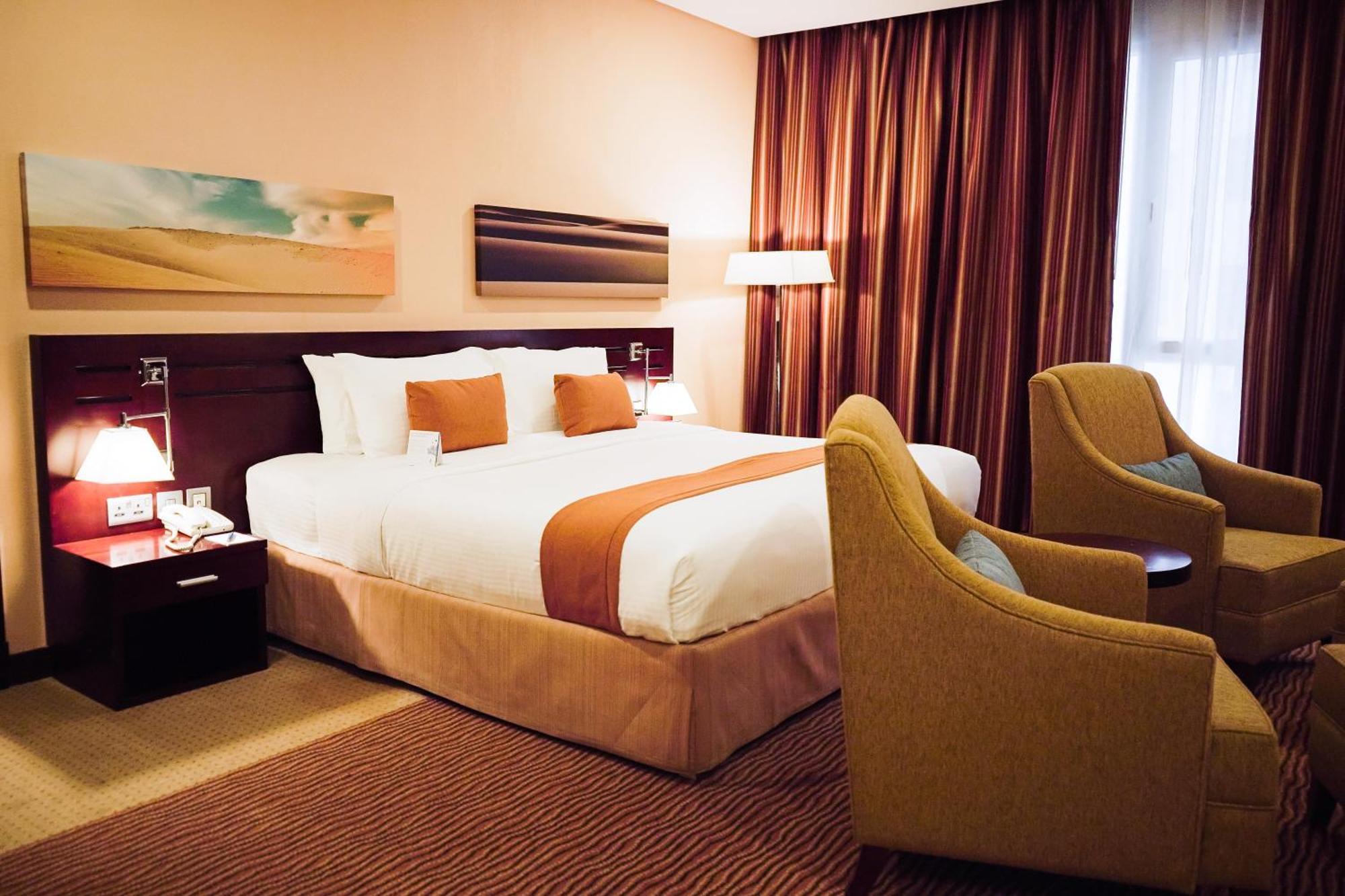 City Seasons Hotel & Suites Muskat Bagian luar foto