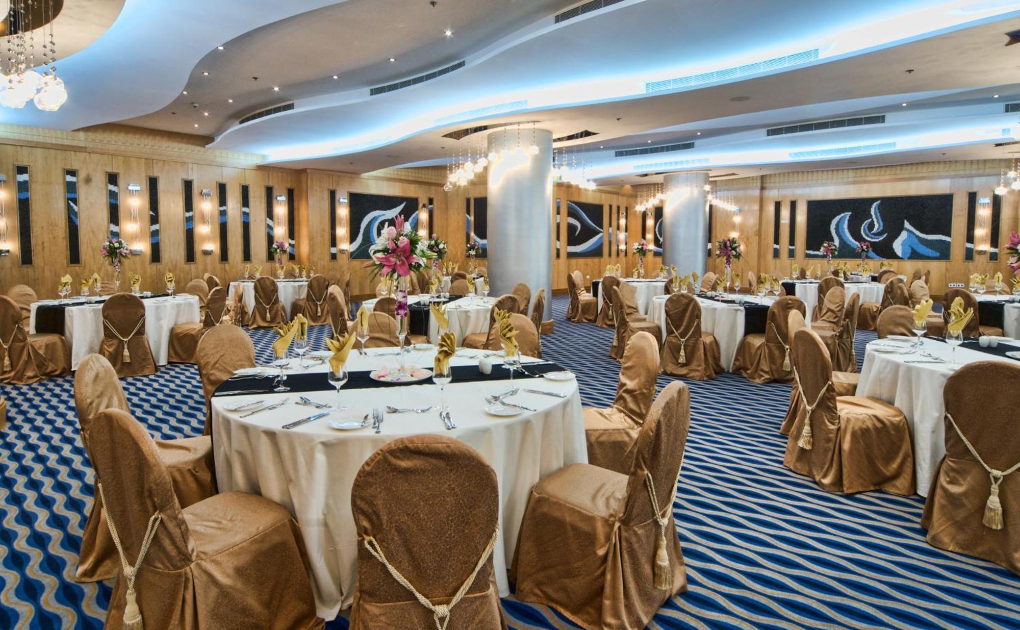 City Seasons Hotel & Suites Muskat Bagian luar foto