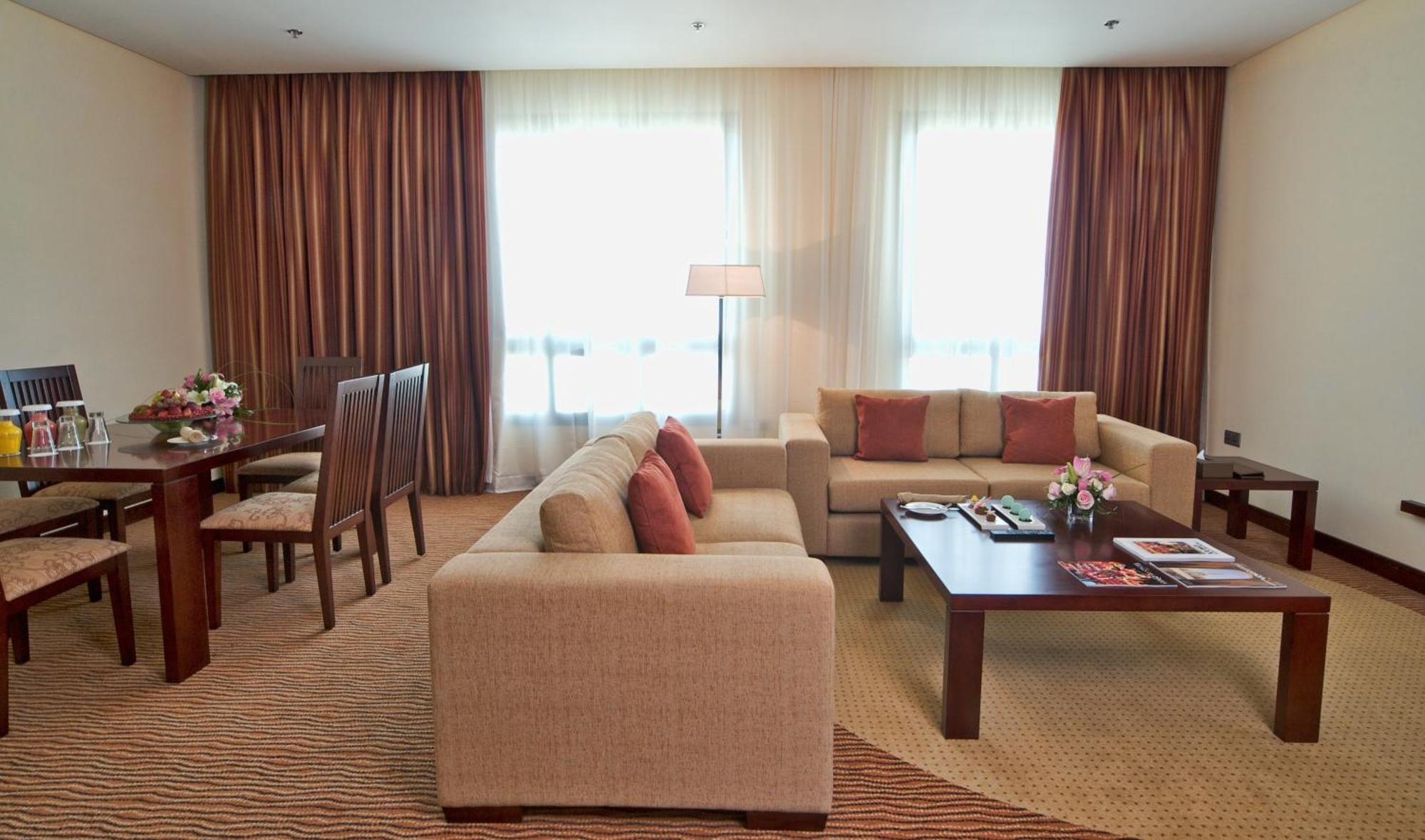 City Seasons Hotel & Suites Muskat Bagian luar foto