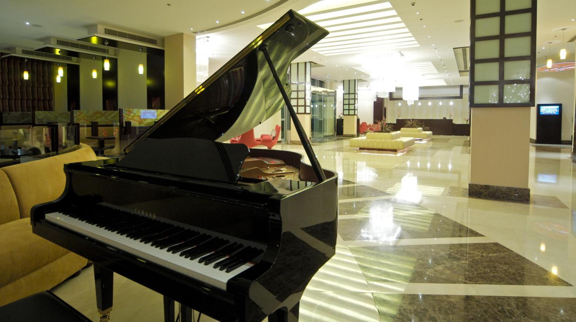 City Seasons Hotel & Suites Muskat Bagian luar foto
