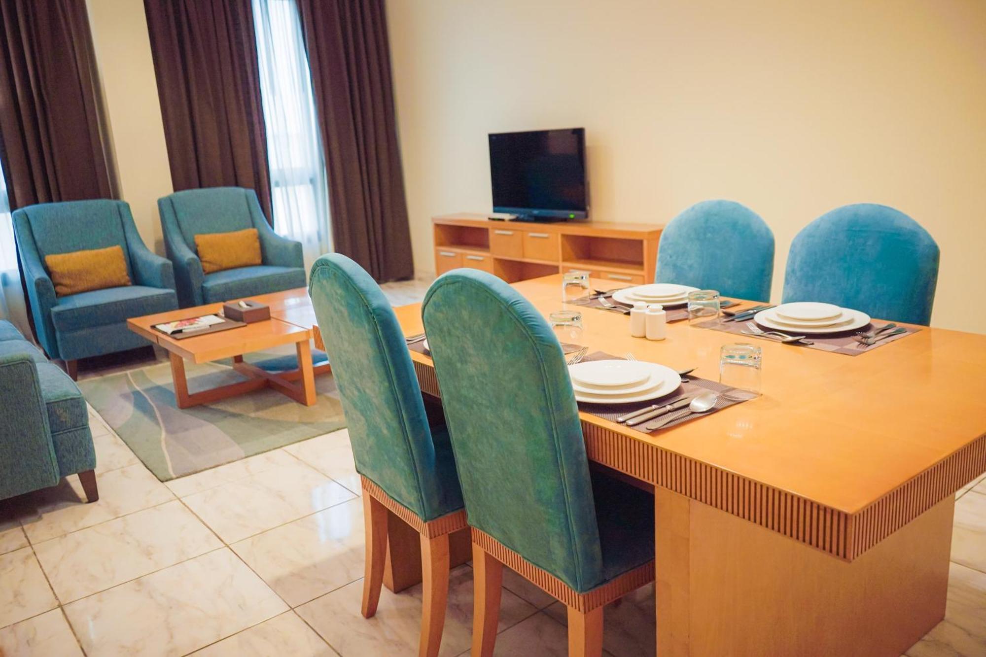 City Seasons Hotel & Suites Muskat Ruang foto