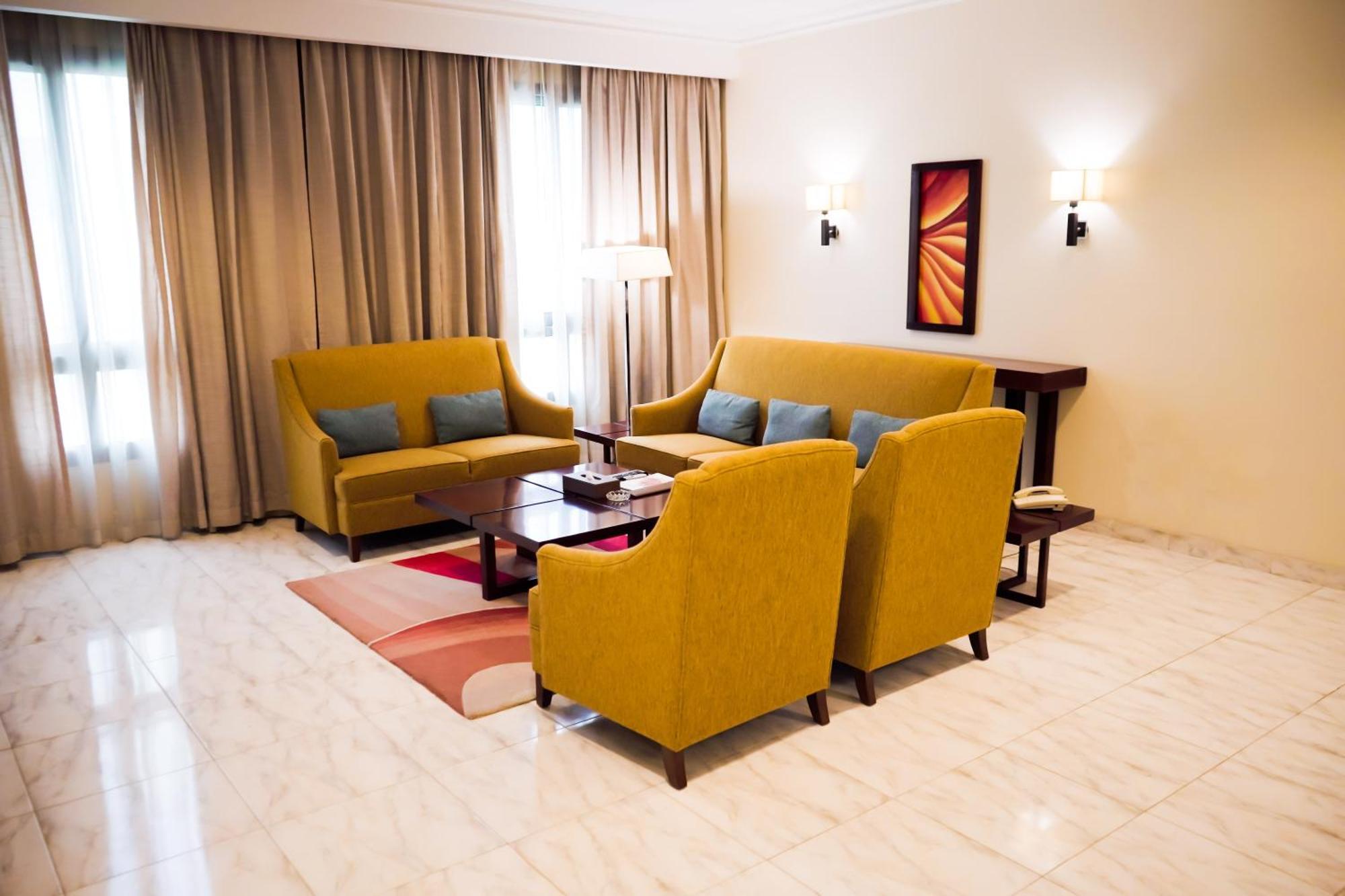 City Seasons Hotel & Suites Muskat Ruang foto