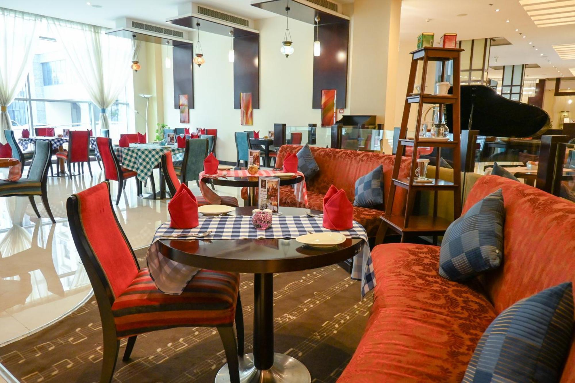 City Seasons Hotel & Suites Muskat Bagian luar foto
