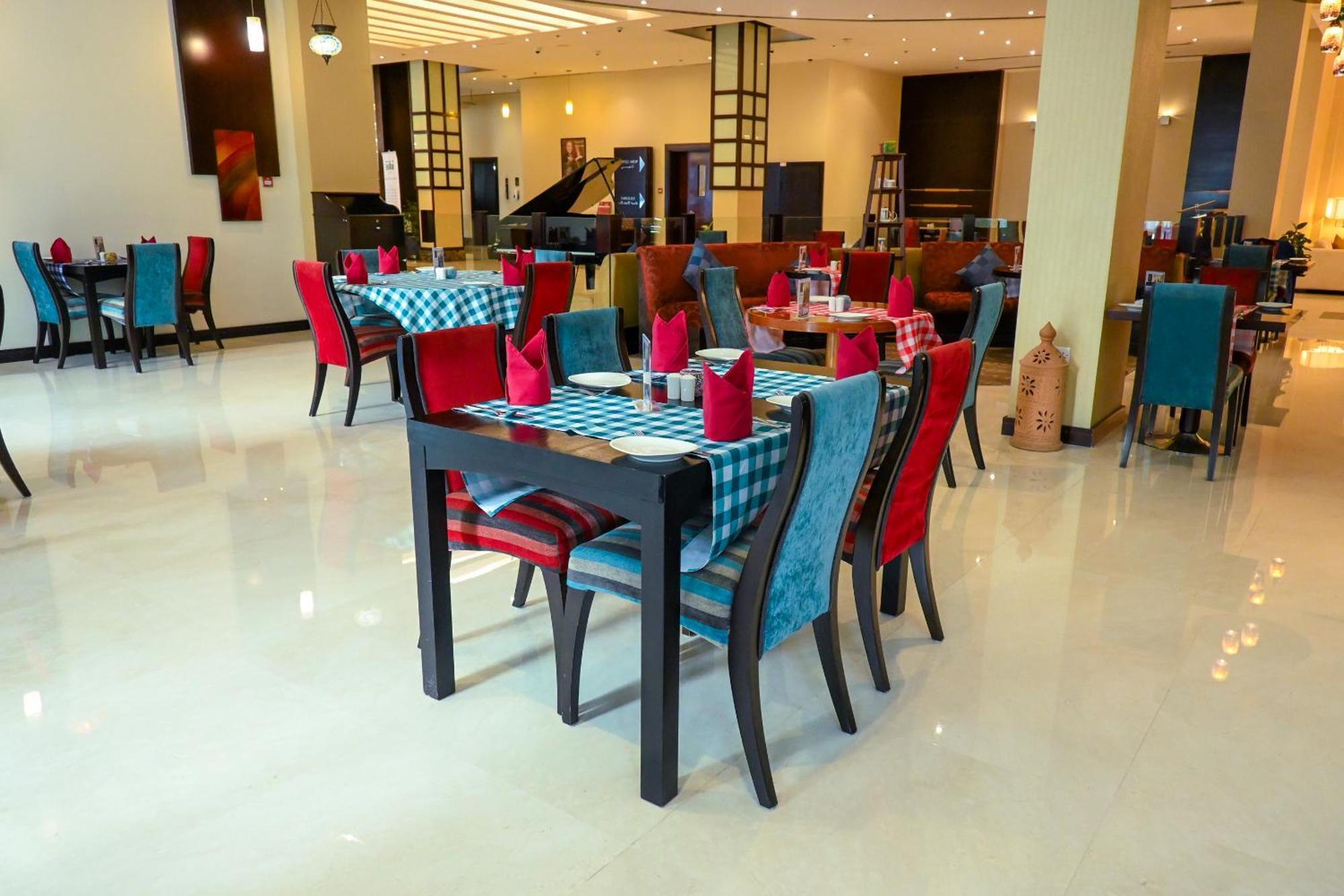 City Seasons Hotel & Suites Muskat Bagian luar foto