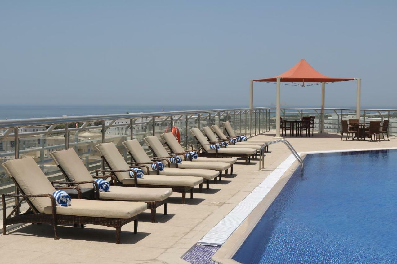 City Seasons Hotel & Suites Muskat Bagian luar foto