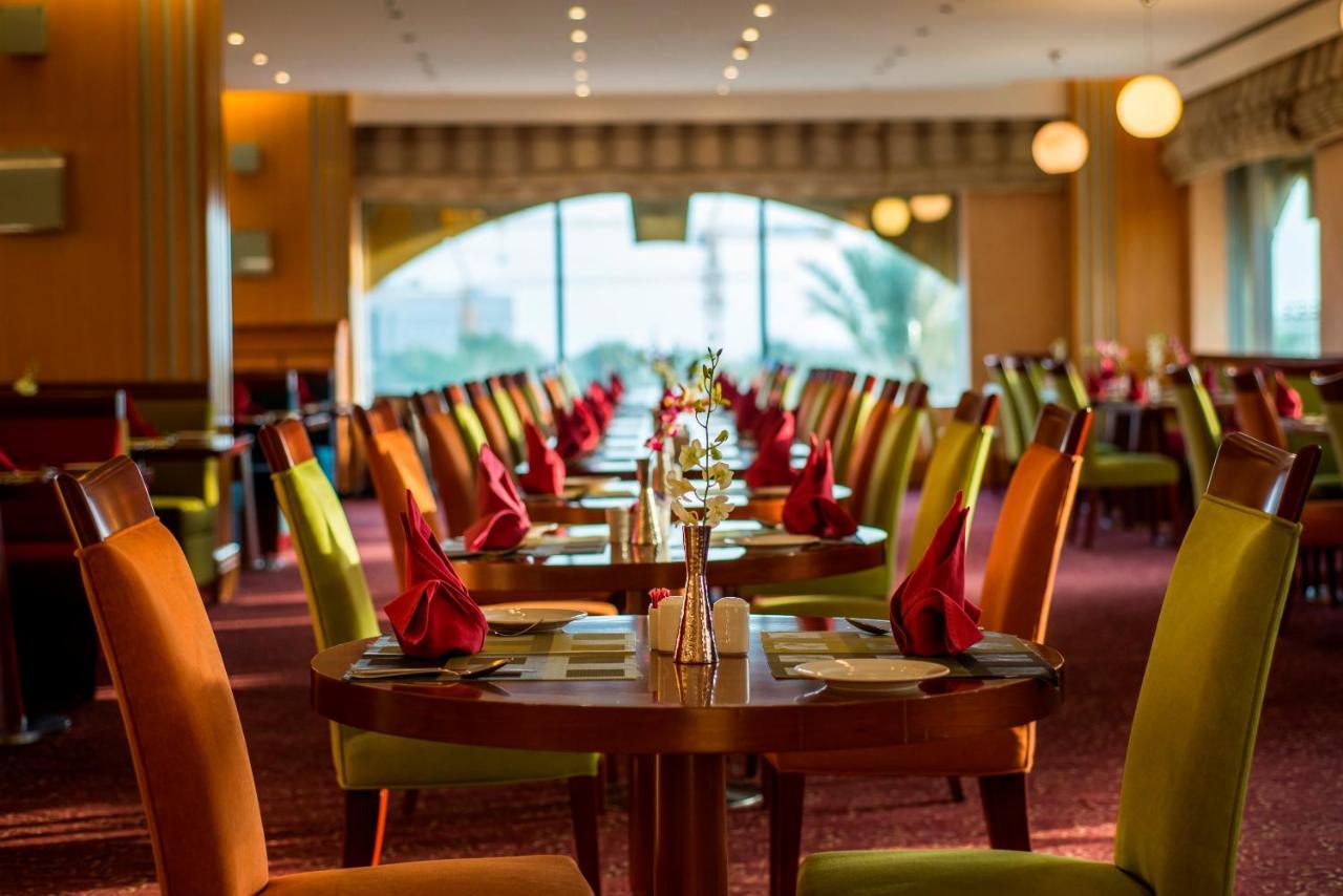 City Seasons Hotel & Suites Muskat Bagian luar foto