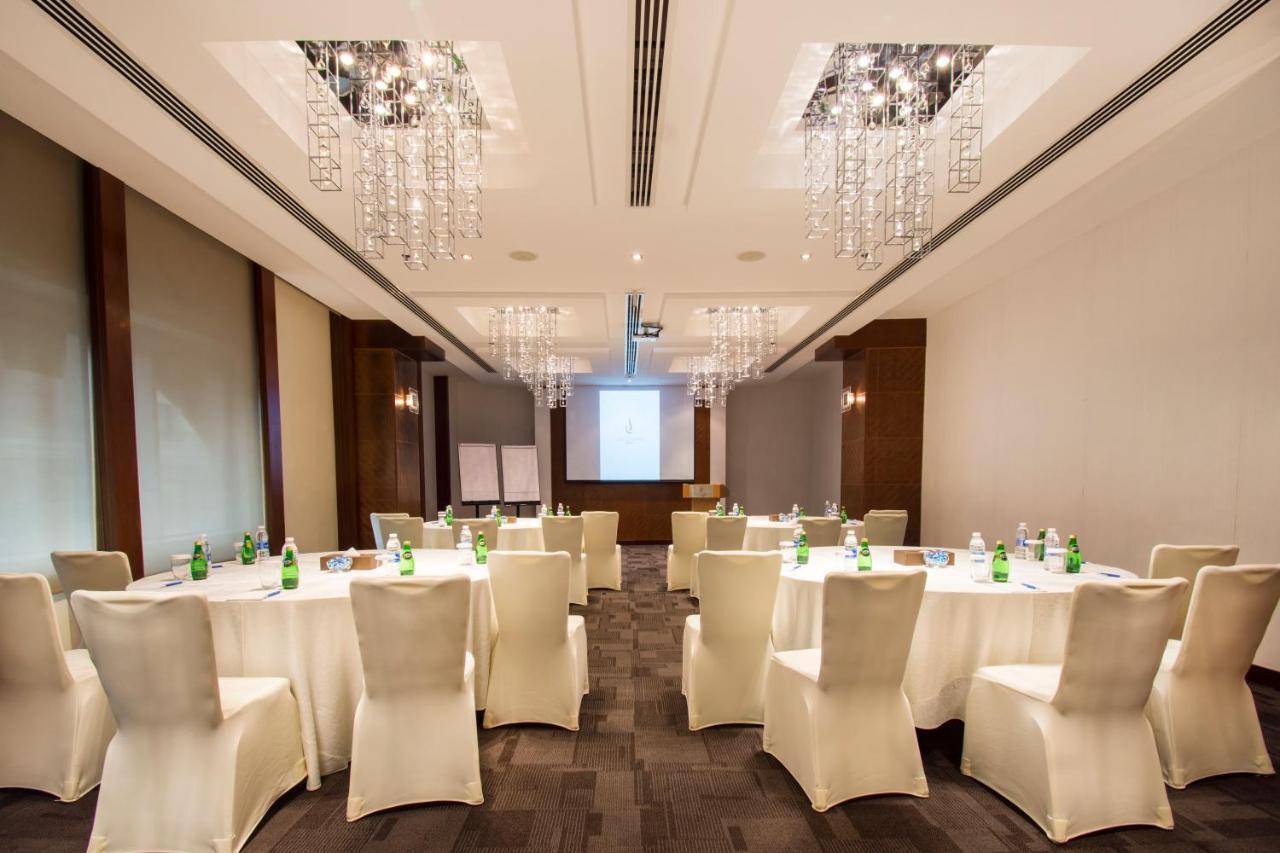City Seasons Hotel & Suites Muskat Bagian luar foto